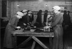 workers at kynochs 1918.1.jpg