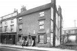 Allison St - 64 and 65 plus Kings Head PH c1906.jpg