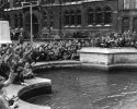 Throwing coins in the fountain 1955 jd 282.jpg