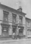 Beehive Pub Around 1914.jpeg