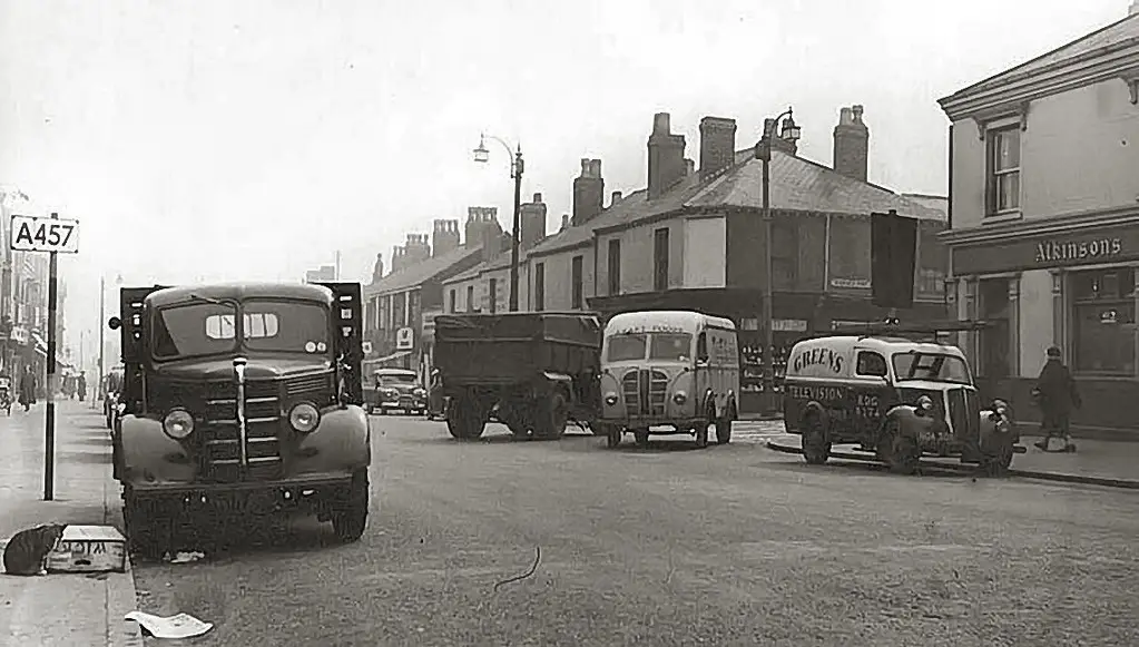 Dudley_Road_at_the_corner_of_Icknield_Port_Road.jpg