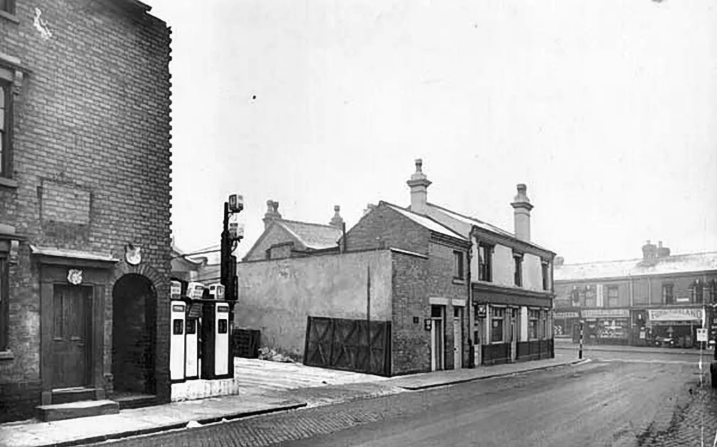 Icknield_Port_Road_at_the_corner_with_Dudley_Road2C_1955.jpg