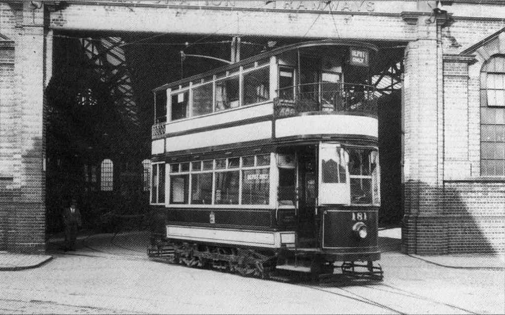 Image6_Roseberry_St_Tram_Depot_1939.jpg