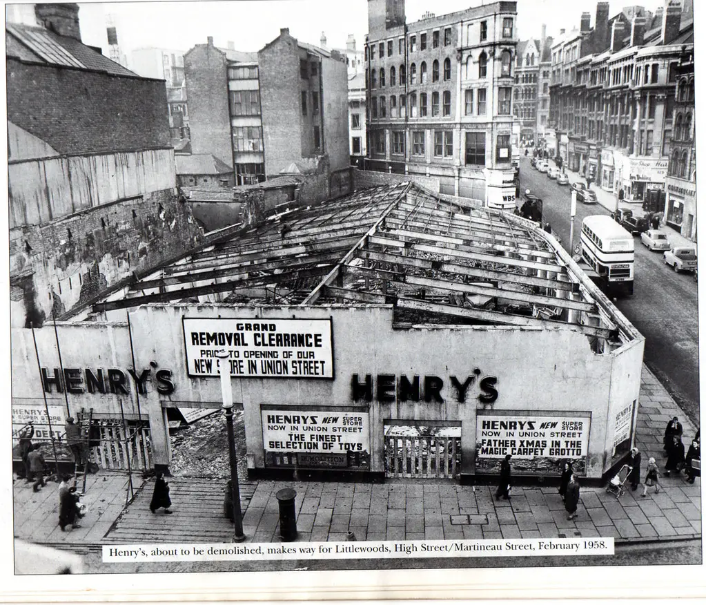 Image7_The_demolition_of_Henrys_High_Street~0.jpg