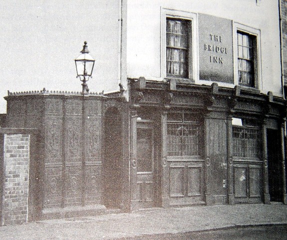 Ladywood2520Bridge2520Inn2520Adj2520Victorian2520Cast2520Iron2520Urinal.jpg