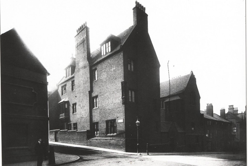 BISHOPS_HOUSE_CORNER_WEAMAN_ST~0.jpg