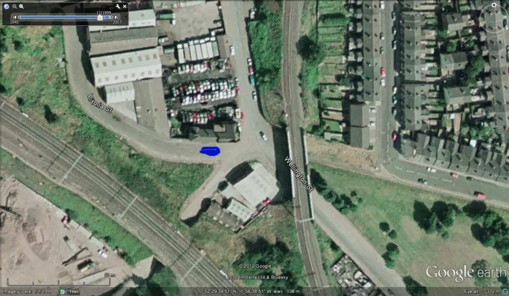 Google_railway_inn_wellington_st_aerial_view_1999_with_tram_position.jpg