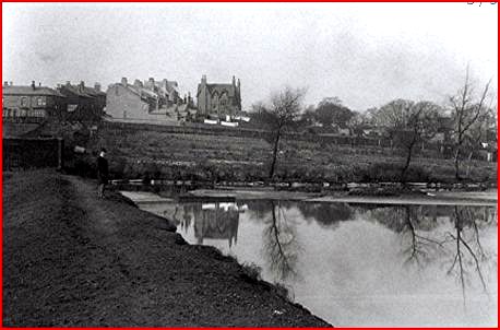 st_clements_vicarage_in__the_backgroundA.JPG