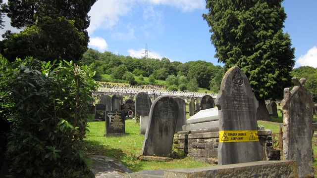 Aberfan_Cemetery_281129_edit.jpg