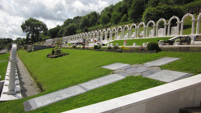 Aberfan_Cemetery_28429_edit.jpg