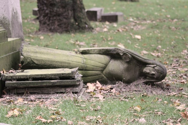 Walton_memorial_edited_.jpg