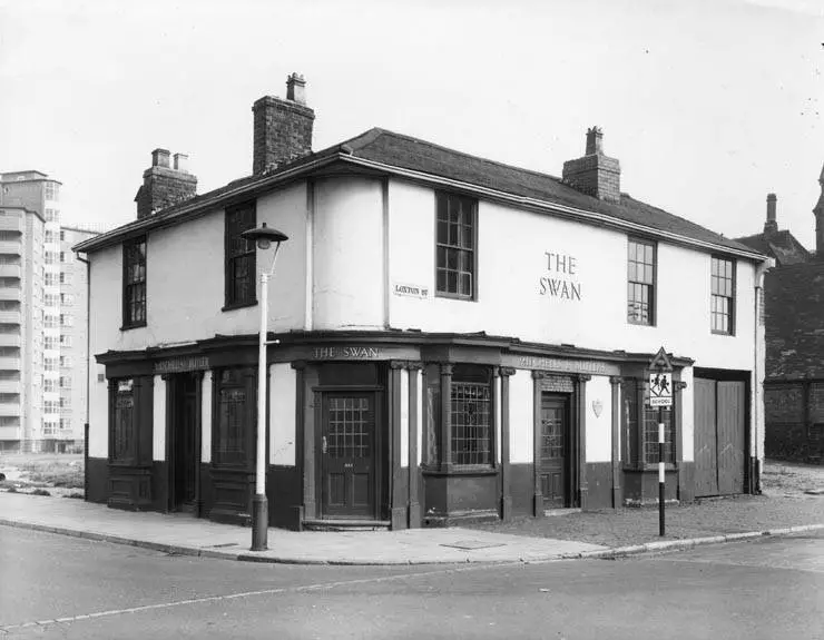 The-Swan-Loxton-Street-17-10-1960-.jpg