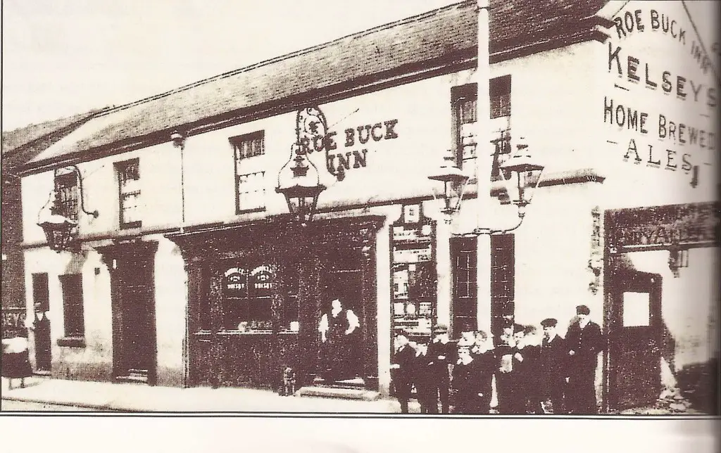 Erdington_High_Street_Roebuck_Pub_1900.jpg