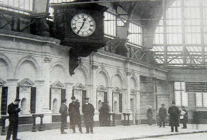 Snow_Hill_Station_Clock.jpg